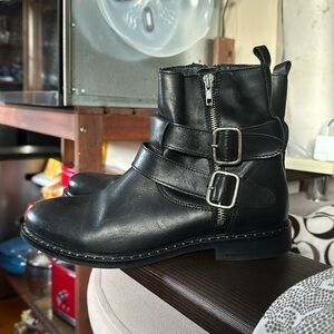 Avellini black leather ankle boots EU 39